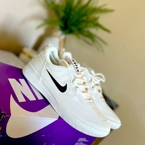 Nike SB Nyjah Free 2 white/black sneaker.  Size 5 Men or 6.5 women.